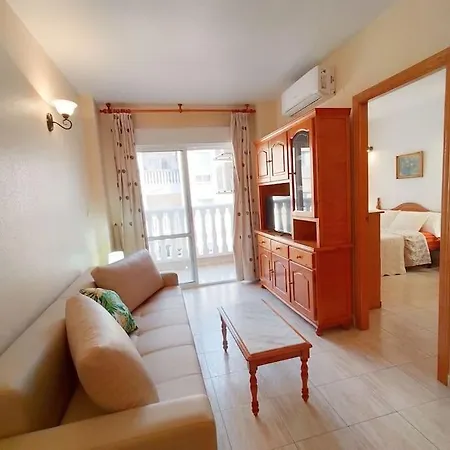 Lovely 2-bedroom Vacation With Community Pool Lägenhet *