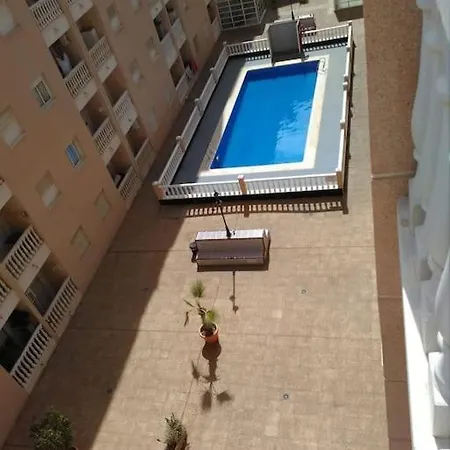 Lovely 2-bedroom Vacation With Community Pool Lägenhet Torrevieja