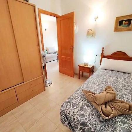 Lovely 2-bedroom Vacation With Community Pool Lägenhet
