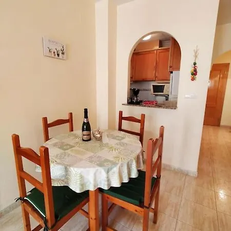 아파트 Lovely 2-bedroom Vacation With Community Pool *