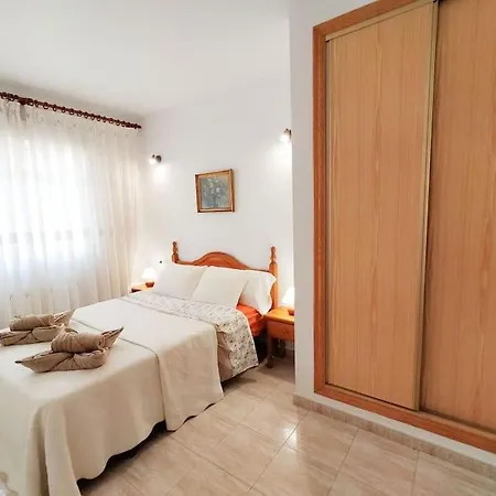 Lovely 2-bedroom Vacation With Community Pool 아파트 *