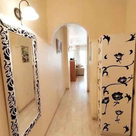 Lovely 2-bedroom Vacation With Community Pool 또레비에하